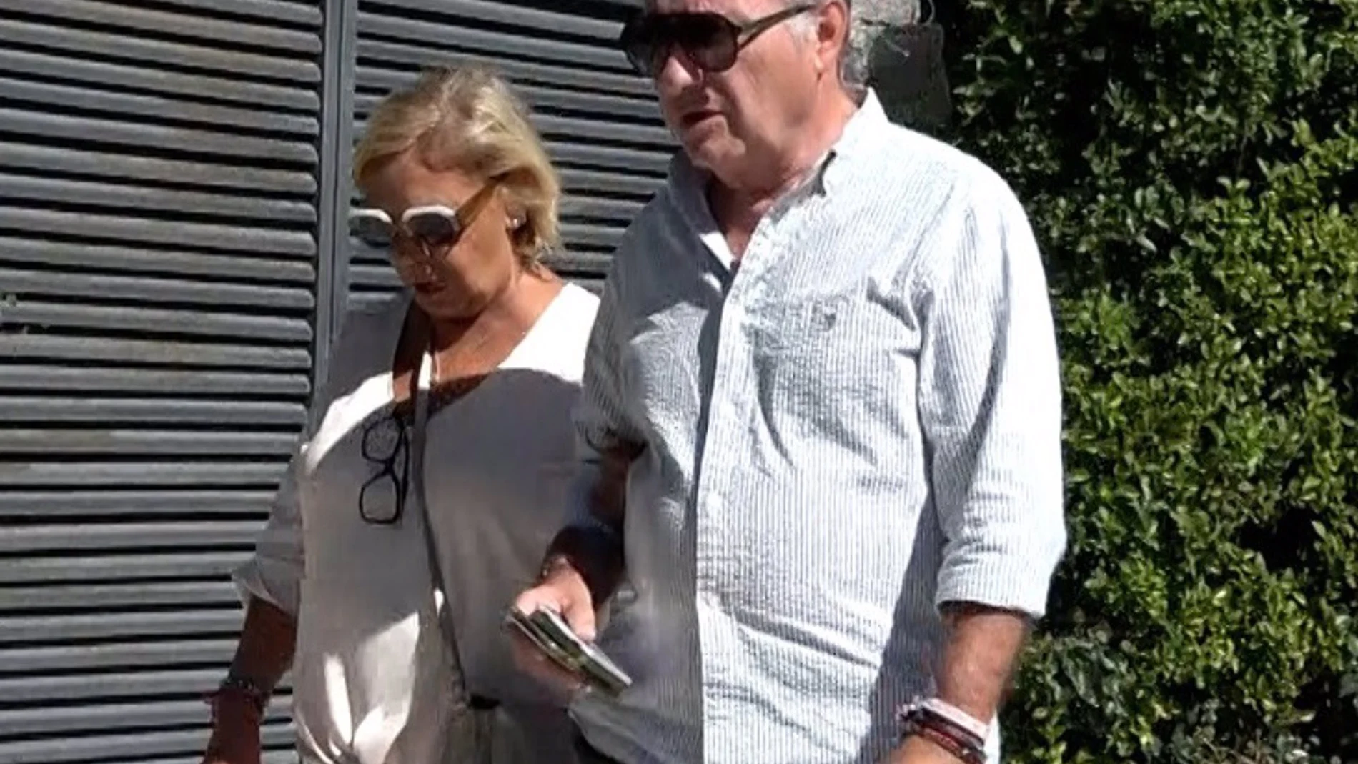 Carmen Borrego huye de la polémica y se regala una escapada a La Granja de San Ildefonso con su marido