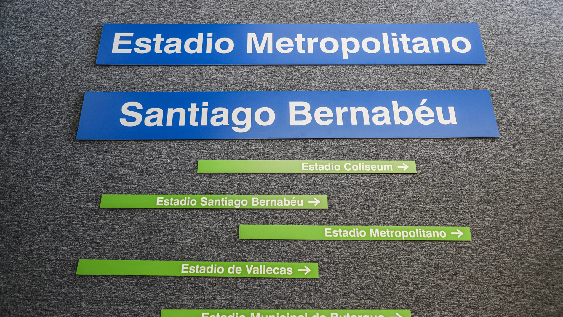 Madrid pone a la venta una edición limitada de señaléticas de Metro de los equipos de primera división