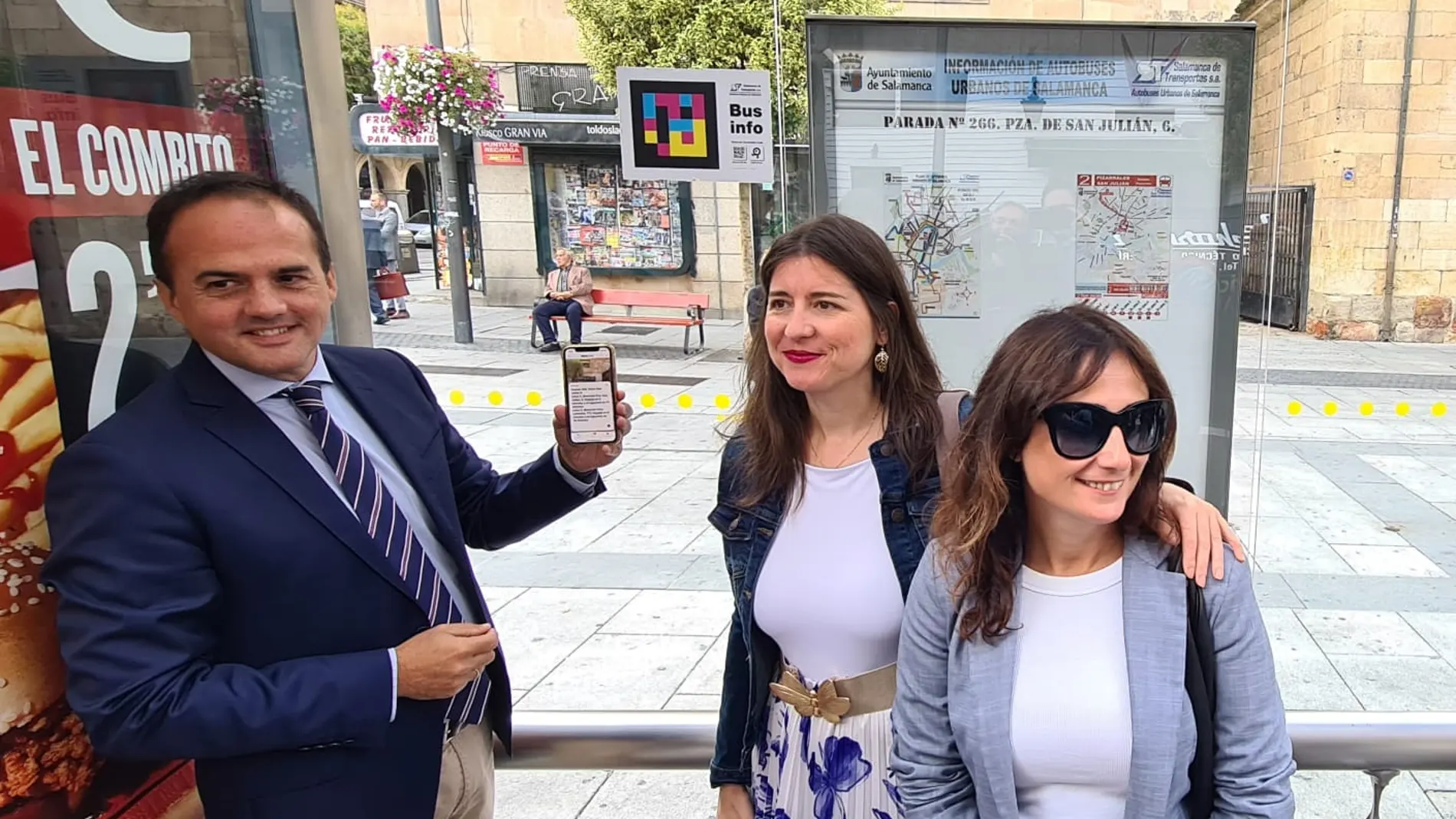 Salamanca presenta la aplicación para mejorar la accesibilidad del transporte en autobús con códigos QR para personas con discapacidad visual