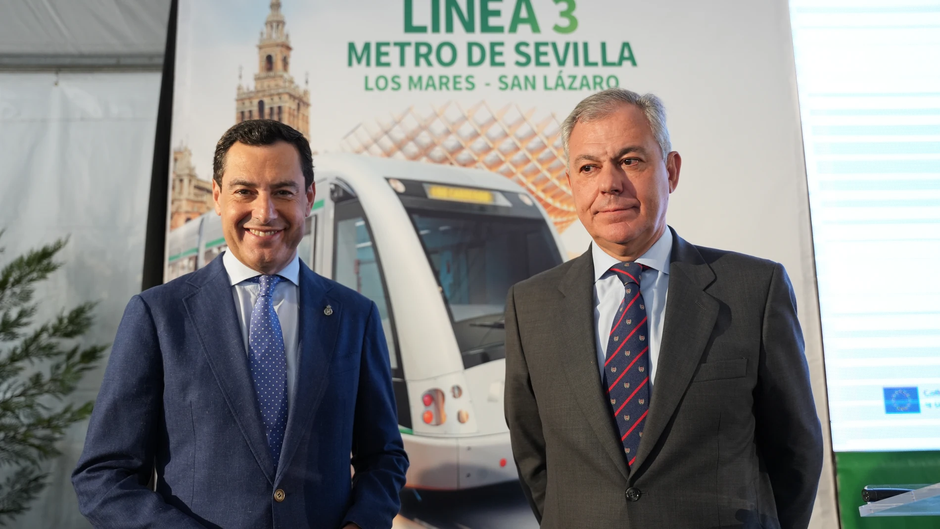 El presidente de la Junta de Andalucía, Juanma Moreno (i) junto a el alcalde de Sevilla, José Luis Sanz (d), durante el acto de inicio de obras. A 25 de septiembre de 2024, en Sevilla (Andalucía, España). Acto de inicio de obras del tramo 2 (Los Mares-San Lázaro) de la línea 3 Norte del Metro de SevillaMoreno preside este miércoles el inicio de obras del segundo subtramo del tramo norte de la línea 3 del metro de Sevilla. Este miércoles comienzan las obras del segundo subtramo del tramo norte...