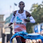 Atletismo.- El atleta keniano Eliud Kipchoge anuncia que no competirá en Los Angeles 2028