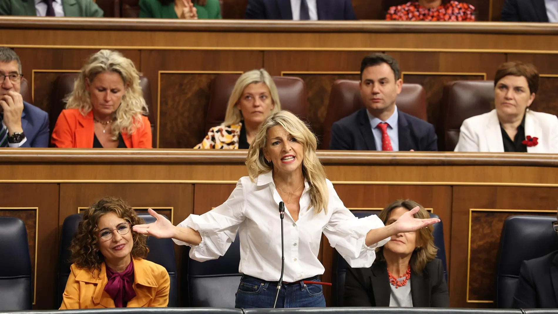 Tellado acusa a Díaz de perder su integridad por ser "cómplice" de Sánchez y ésta critica su tono "machista"