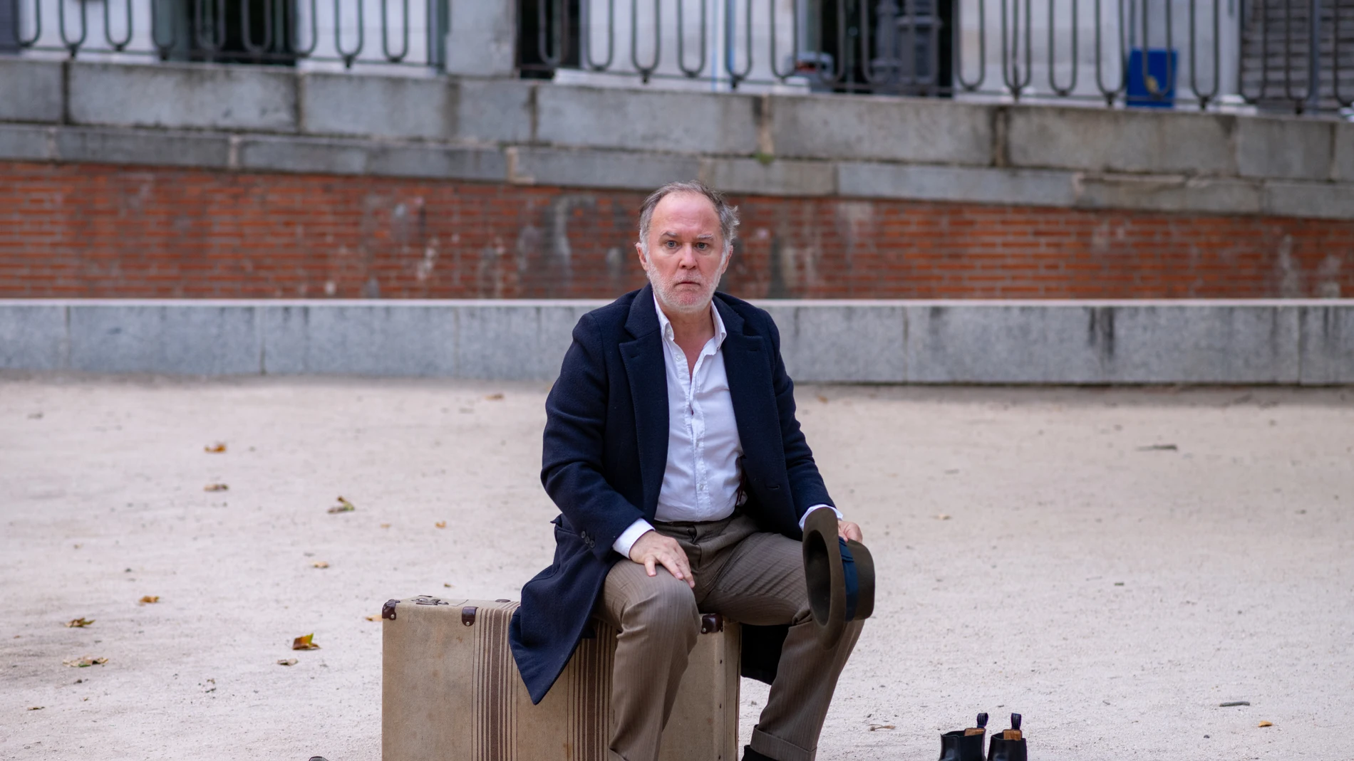 Luis Bermejo, en la Plaza de Oriente de Madrid, en una imagen promocional del espectáculo
