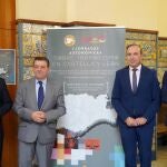 El consejero de la Presidencia, Luis Miguel González Gago; el presidente de la Asociación de Víctimas de Terrorismo, Sebastián Nogales, y el vicepresidente primero de la Diputación de Valladolid, Víctor Alonso,en la inauguración de las I Jornadas Autonómicas sobre Terrorismo en Castilla y León