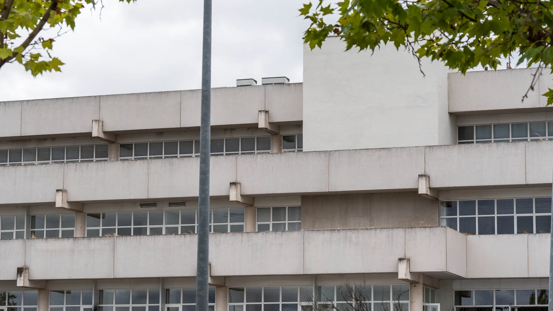 Fachada del centro habilitado para la acogida de menores extranjeros no acompañados, a 25 de septiembre de 2024, en Fuenlabrada, Madrid (España). Los trabajos que la Comunidad de Madrid está desarrollando para habilitar un centro de acogida de menores extranjeros no acompañados en el polígono de la Cantueña en Fuenlabrada ultiman detalles para poder acoger de forma "inminente" a los primeros jóvenes.25 SEPTIEMBRE 2024Matias Chiofalo / Europa Press25/09/2024