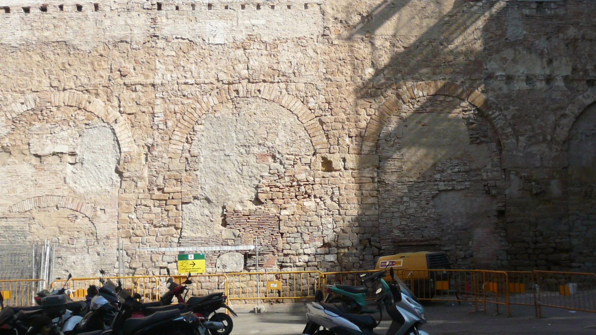 Restos del acueducto en Ciutat Vella