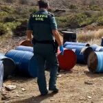 Algunos de los toneles con los productos tóxicos