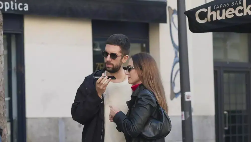 David Broncano y Silvia Alonso en la comedia "Medina: El estafador de los famosos"