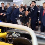 Suárez-Quiñones en la exposición de coches que se puede ver en León