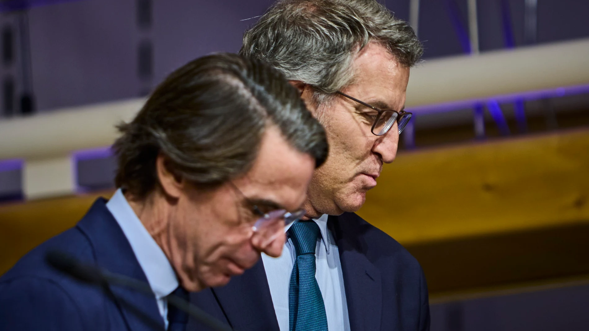 El líder del PP, Alberto Núñez Feijóo; el expresidente del Gobierno y presidente de FAES, José María Aznar, y la presidenta del Parlamento Europeo, Roberta Metsola, clausuran el Campus FAES 2024, dedicado a 'La renovación de la Unión Europea'. Espacio Bertelsmann. Edmundo Gonzalez © Alberto R. Roldán / Diario La Razón. 26 09 2024