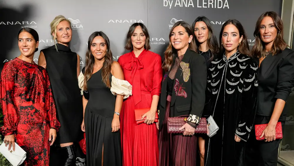Tamara Falcó, junto a Ana Lérida y otras amigas ANARA