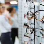 Gafas y lentillas son un gasto importante para las familias