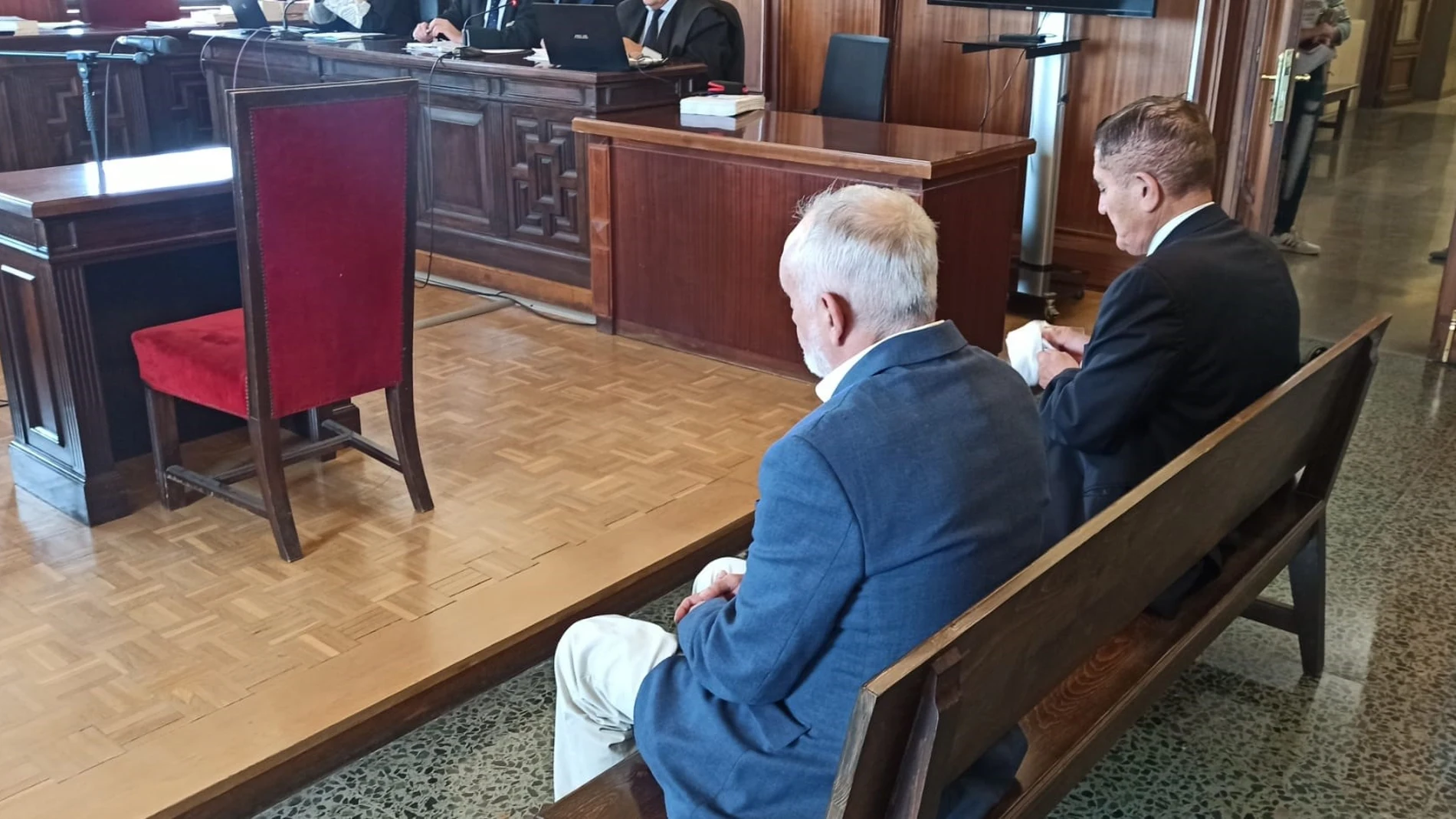 Imagen del comienzo del juicio al exdirector de la Faffe Fernando Villén y al exacalde de Lebrija EUROPA PRESS 26/09/2024