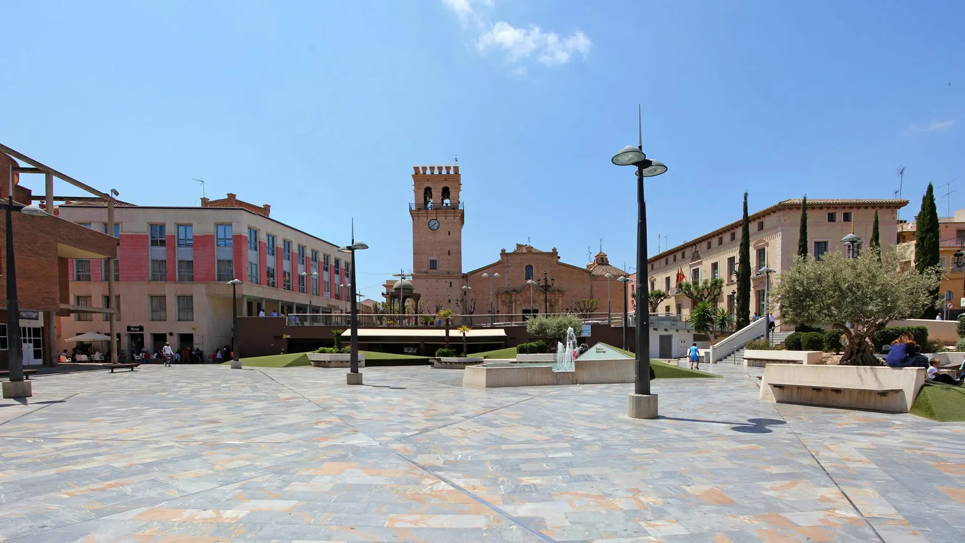 Una de las plazas más destacadas de esta localidad murciana