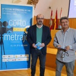  El alcalde de Ponferrada, Marco Morala (C), presenta el 22 Festival Internacional de Cine de Ponferrada junto a su director, Antonio Donis (D), y el jefe de programación, Antonio Morán (I)