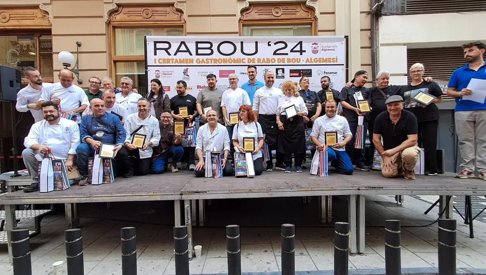 Foto de familia de los participantes en el concurso