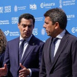 Juanma Moreno y Carlos Mazón abordan los retos del futuro en el Foro COPE Desafíos 2025