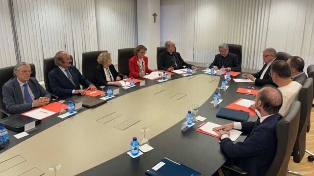Reunión de la comisión asesora para reparar a víctimas de abusos