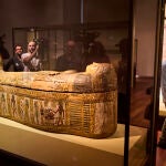 El Museo Arqueológico Nacional (MAN), en Madrid, ha presentado este jueves un ataúd egipcio de 3.000 años de a