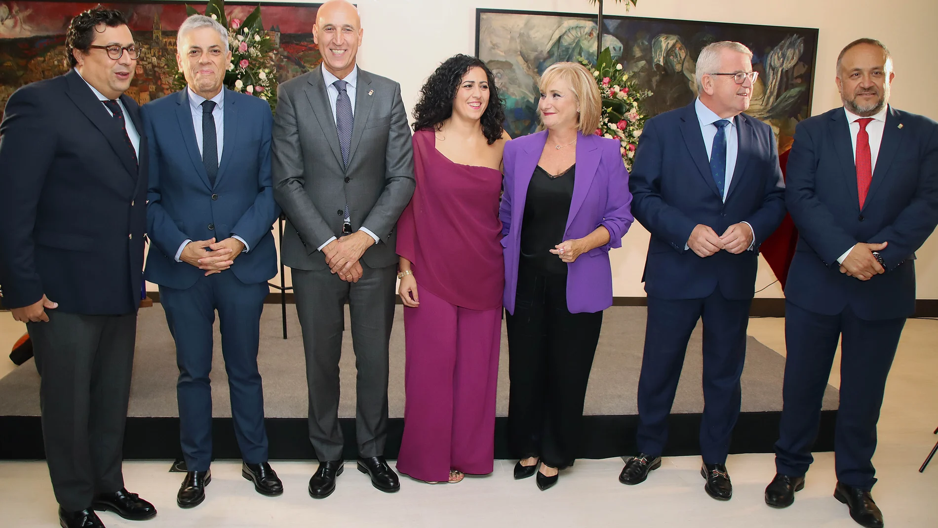 La consejera de industria Leticia García asiste a la entrega del Premio Mujer Leonesa a la oncóloga Ana López con el alcalde José Antonio Díez, el presidente de la Diputación, Gerardo Álvarez Courel y el delegado territorial, Eduardo Diego,