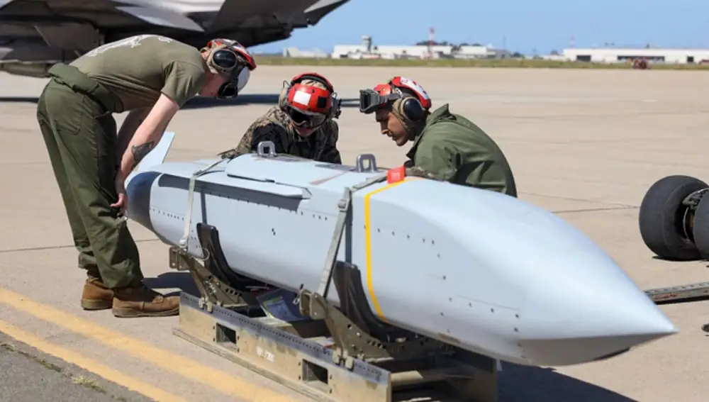 AGM-154.