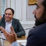 Al PP le basta con el apoyo del PSPV, pero no vetará a Vox. En la foto, Juanfran Pérez (PP) y José Muñoz (PSPV)
