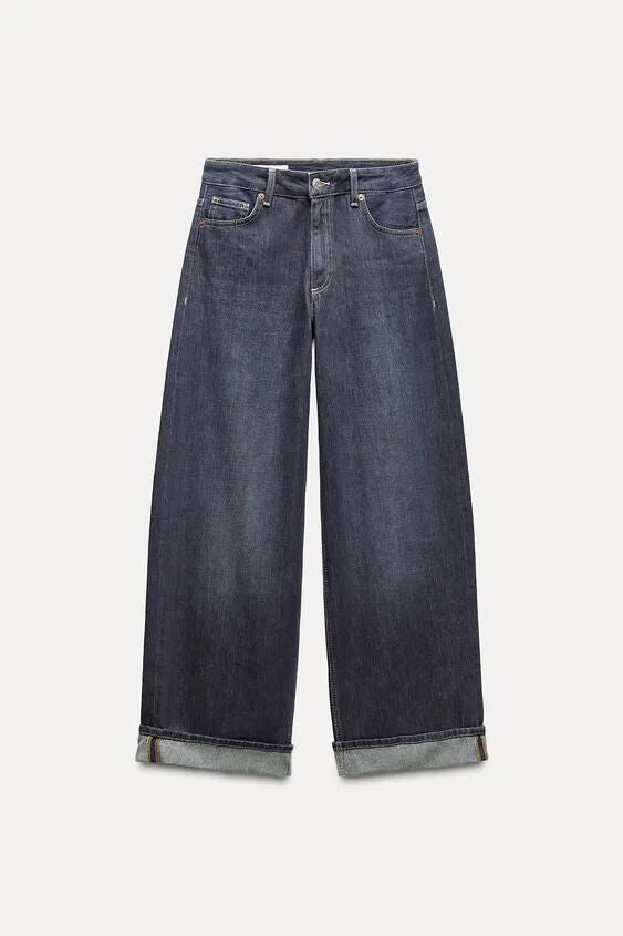 Pantalón vaquero de talle bajo, de Zara (35,95 euros)