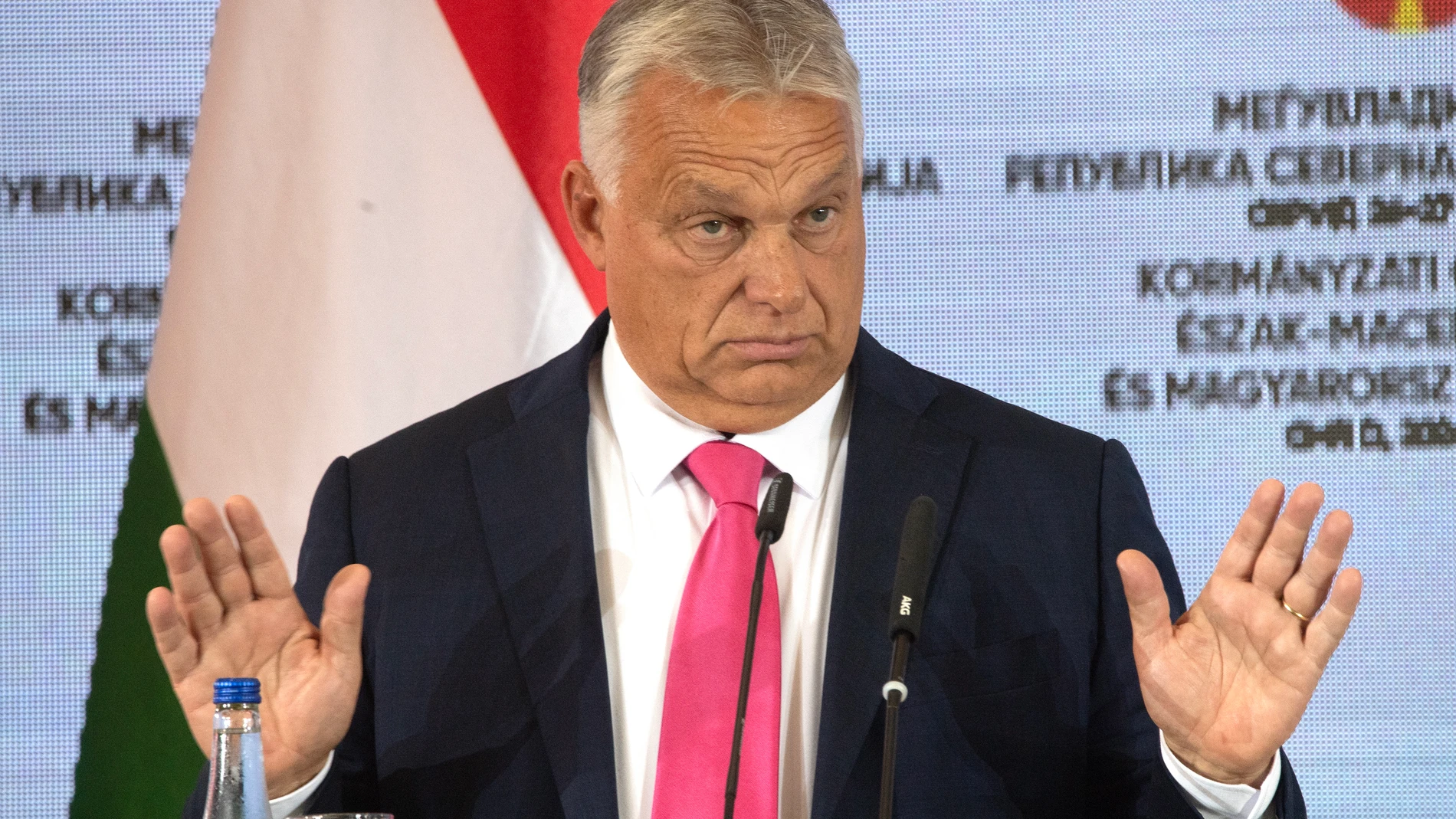 Ohrid (Republic Of North Macedonia), 27/09/2024.- Hungarian Prime Minister Viktor Orban gestures during a joint press conference with North Macedonia's Prime Minister Hristijan Mickovski (not pictured) in Ohrid, Republic of North Macedonia, 27 September 2024. Hungarian Prime Minister Orban is on an official visit to North Macedonia focusing on bilateral cooperation. (Hungría) EFE/EPA/GEORGI LICOVSKI