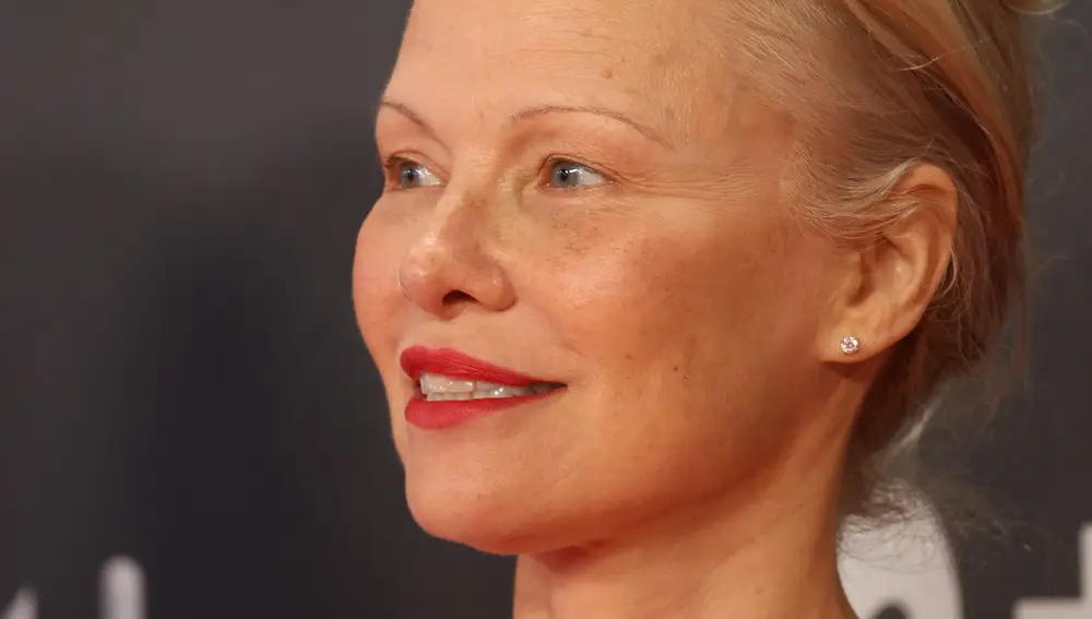 Pamela Anderson en la alfombra roja de la 72ª edición del Festival de San Sebastián