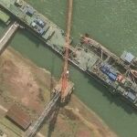 Una imagen satelital de Maxar muestra el submarino de clase Zhou en el muelle el 10 de marzo.