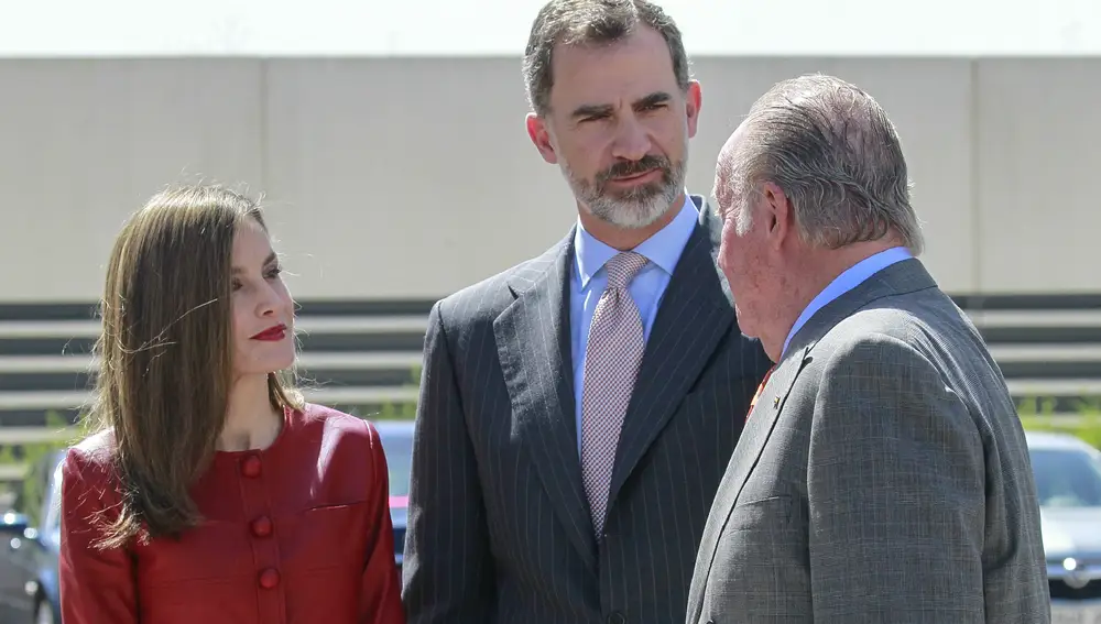 Rey Juan Carlos, el Rey Felipe y la Reina Letizia