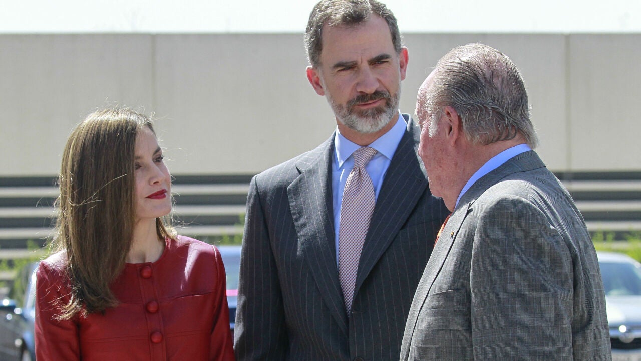 Inesperada visita privada de los Reyes y Don Juan Carlos a la Princesa  Leonor en Marín