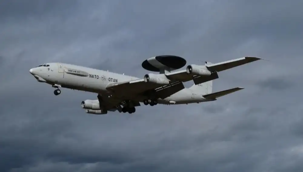 Avión del Sistema de Alerta y Control Aerotransportado (AWACS) de la OTAN
