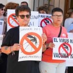Vecinos protestan por las muertes causadas por el virus del Nilo