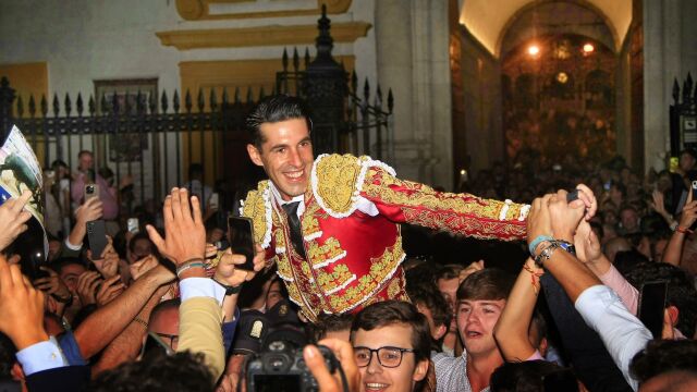 Talavante abre una discutida Puerta del Príncipe tras la suerte de la espada en sus faenas Talavante abre una discutida Puerta del Príncipe tras la suerte de la espada en sus faenas