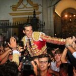 Talavante abre una discutida Puerta del Príncipe tras la suerte de la espada en sus faenas
