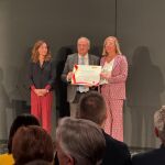 El ministro de Industria y Turismo, Jordi Hereuas, entrega la distinción como Fiestas de Interés Turístico Nacional a las Jornadas Medievales de Ávila, y la Semana Santa de Sahagún