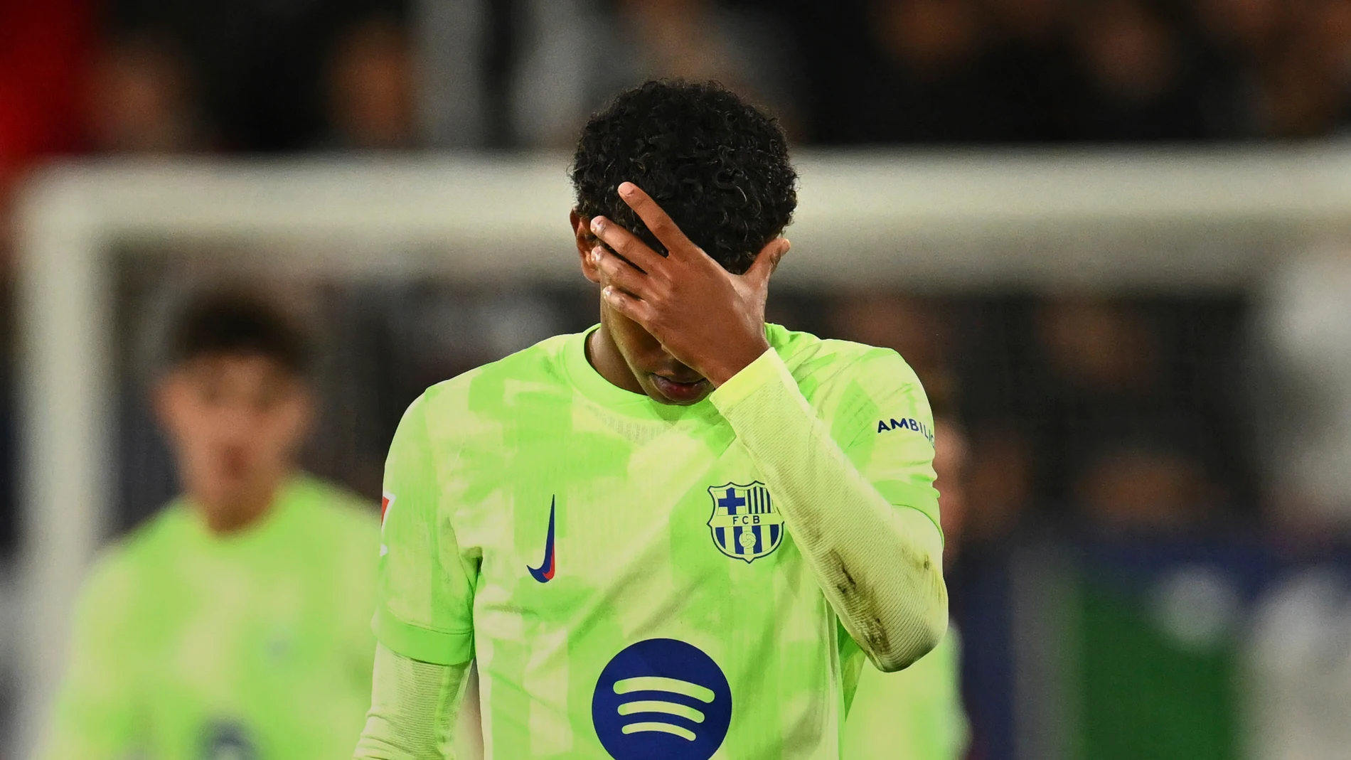 Barcelona's Lamine Yamal reacts at the end of a Spanish La Liga soccer match after loosing against Osasuna at El Sadar stadium in Pamplona, Spain, Saturday, Sept. 28, 2024. (AP Photo/Miguel Oses)