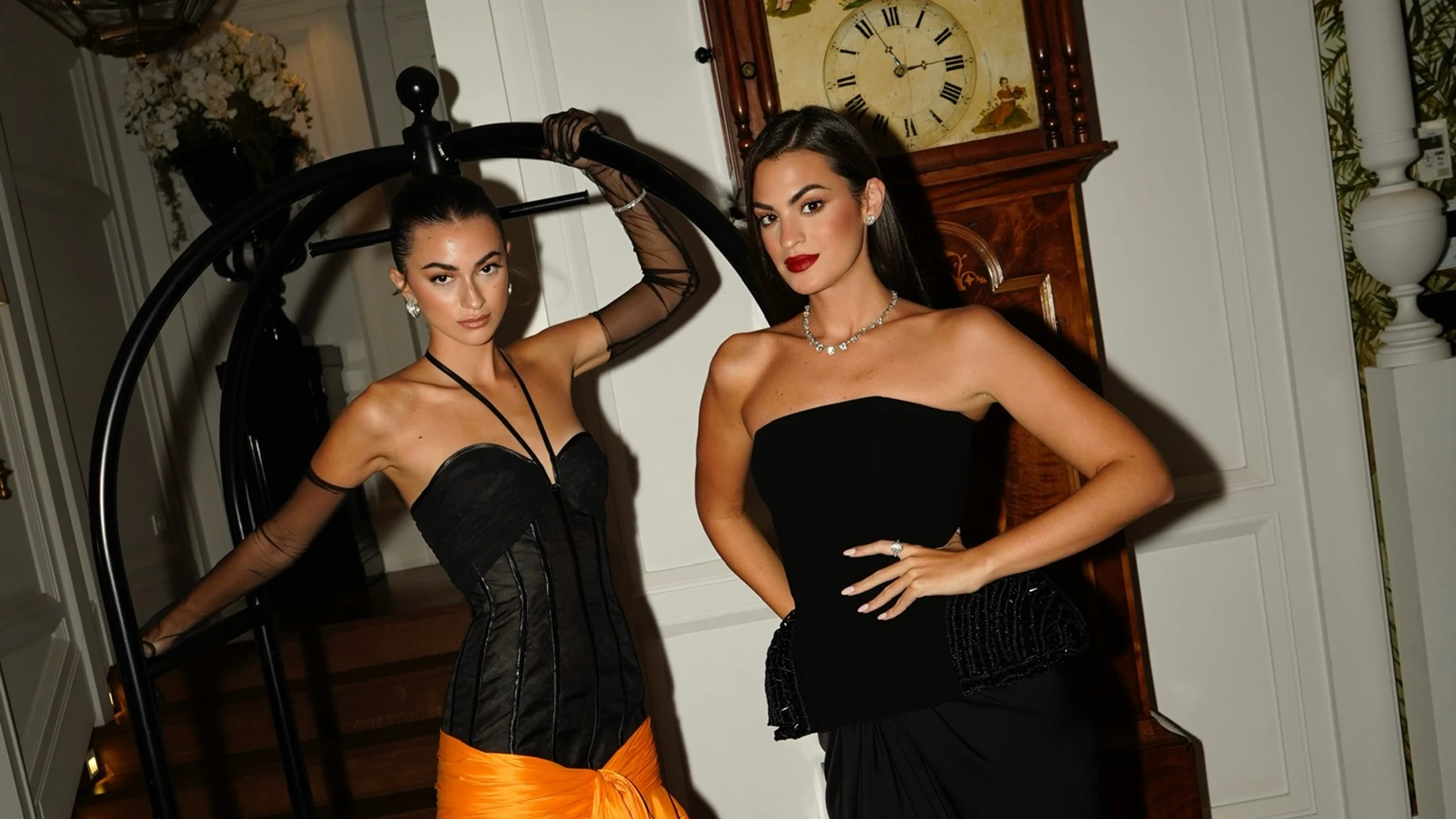 Marta y Meri Lozano antes de pisar la alfombra roja del Festival de San Sebastián.