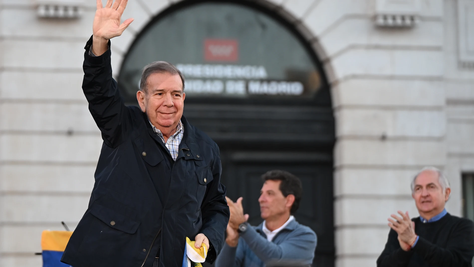 MADRID, 28/09/2024.- El opositor venezolano Edmundo González participa este sábado en una protesta contra el gobierno de Venezuela en Madrid. Cientos de venezolanos participan este sábado en una protesta contra el gobierno de Maduro en Madrid. La oposición venezolana se moviliza en Madrid en el marco de una jornada internacional de protestas bajo el lema "Por la Libetad en Venezuela". EFE/ Fernando Villar