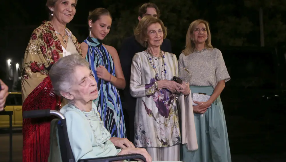 Irene de Grecia, la Infanta Elena, Irene de Urdangarin, la Reina Sofía, Miguel Urdangarin y la Infanta Cristina.
