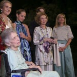 Irene de Grecia, la Infanta Elena, Irene de Urdangarin, la Reina Sofía, Miguel Urdangarin y la Infanta Cristina.