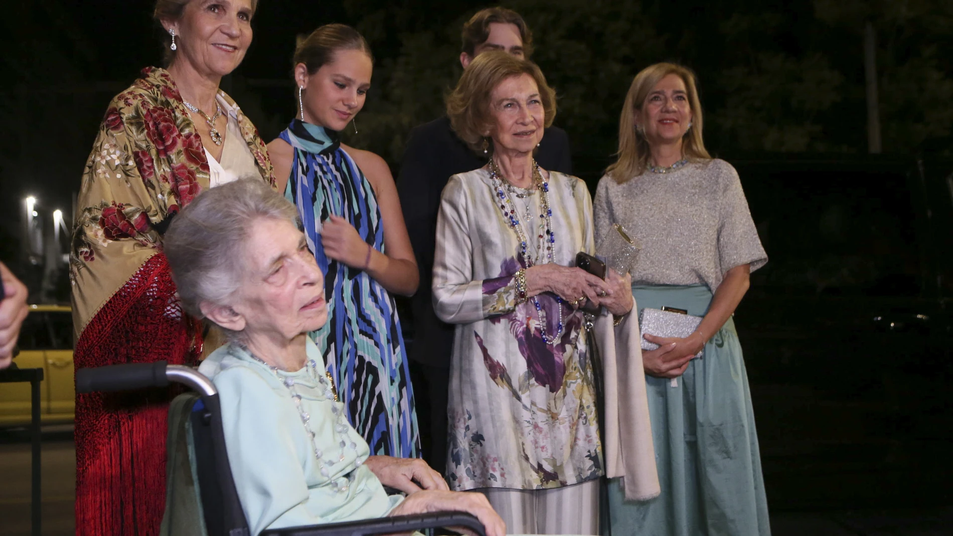 Irene de Grecia, la Infanta Elena, Irene de Urdangarin, la Reina Sofía, Miguel Urdangarin y la Infanta Cristina.