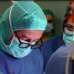 En la intervención, realizada hace unos meses, se llevaron a cabo con éxito una exenteración pélvica total y una hemipelvectomía interna