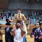 Puerta grande para Aarón Palacio en el festejo del domingo de la cuadragésima novena edición del Zapato de Oro de Arnedo
