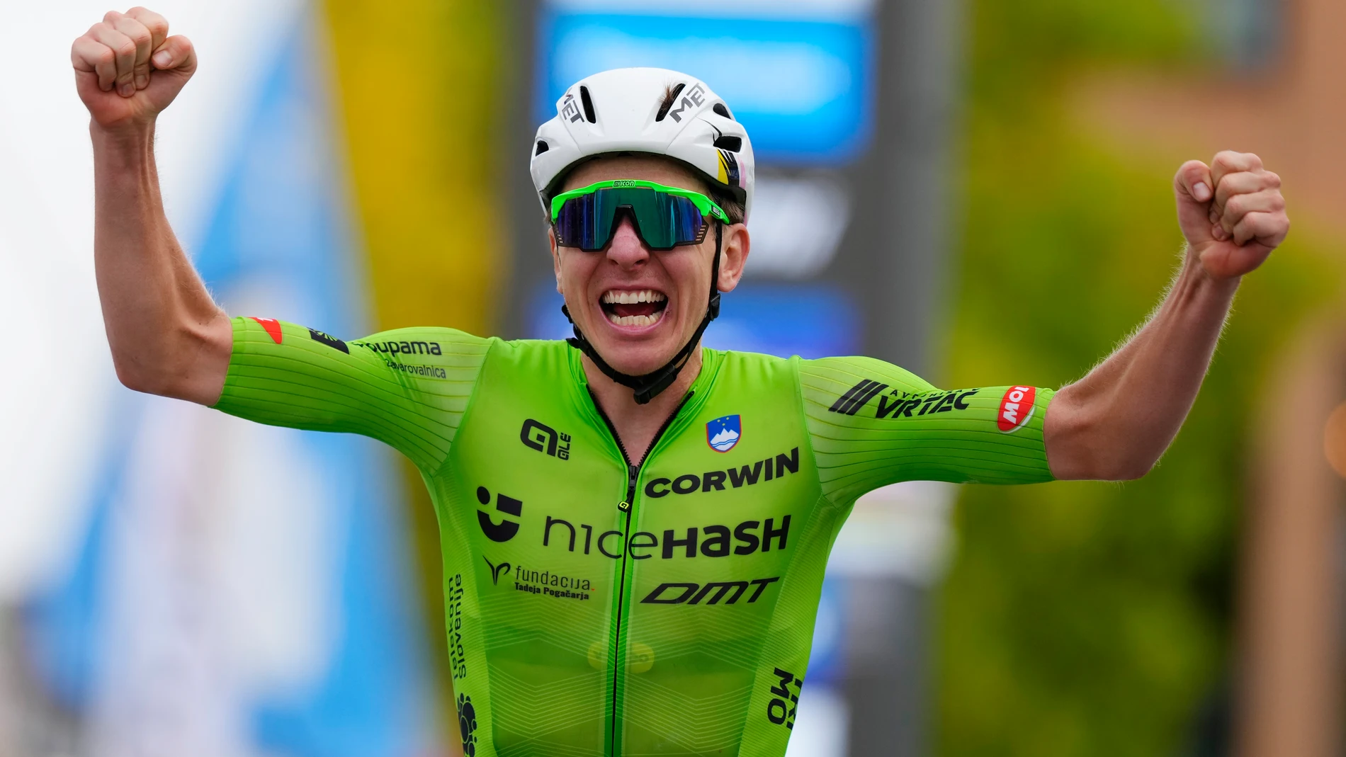 Slovenia's Tadej Pogacar crosses the finish line to win the Men Elite road race of the Cycling and Para-cycling Road World Championships in Zurich, Switzerland, Sunday, Sept. 29, 2024. (AP Photo/Peter Dejong)