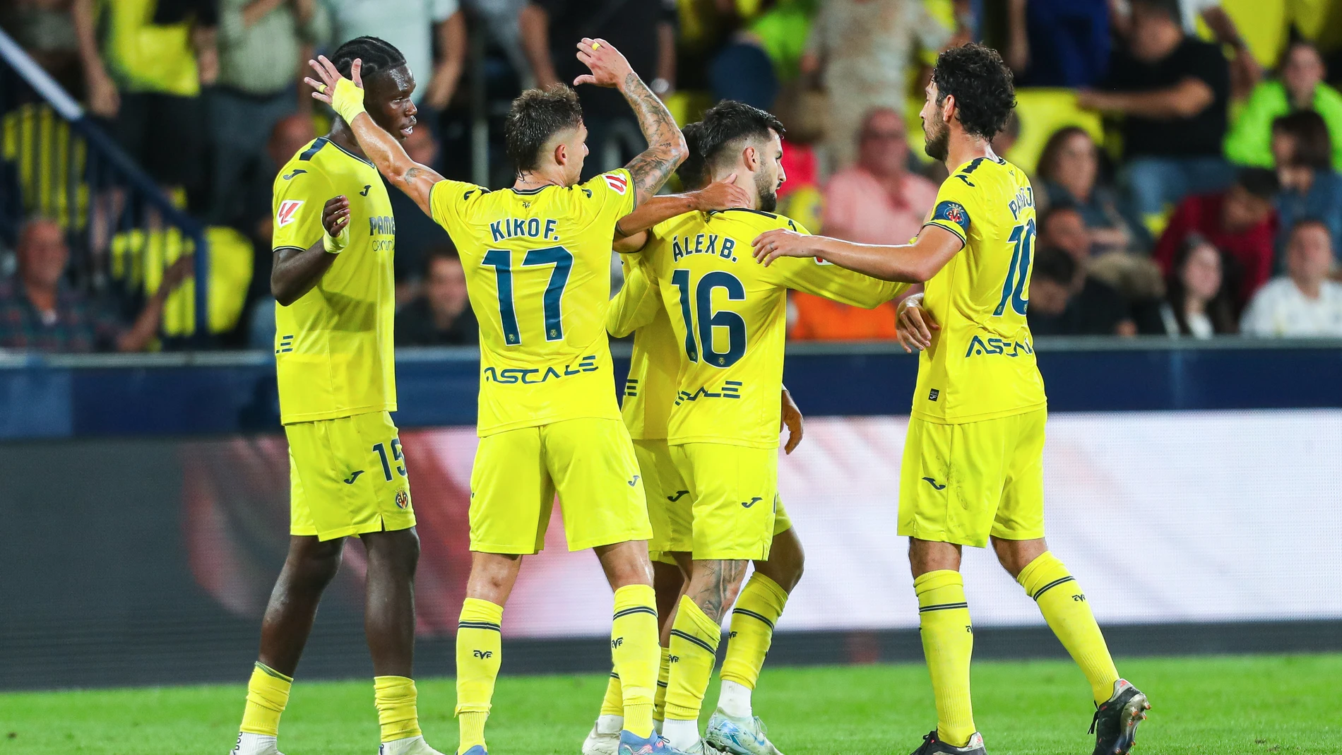 Alex Baena of Villarreal CF celebrates a goal with teammates during the Spanish league, La Liga EA Sports, football match played between Villarreal CF and UD Las Palmas at La Ceramica stadium on September 30, 2024, in Valencia, Spain. AFP7 30/09/2024 ONLY FOR USE IN SPAIN