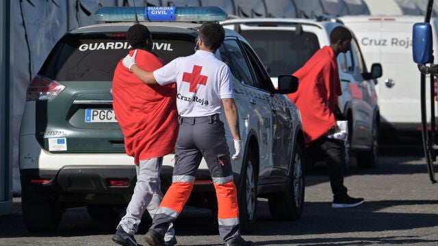 Llegan a El Hierro 112 inmigrantes en dos cayucos