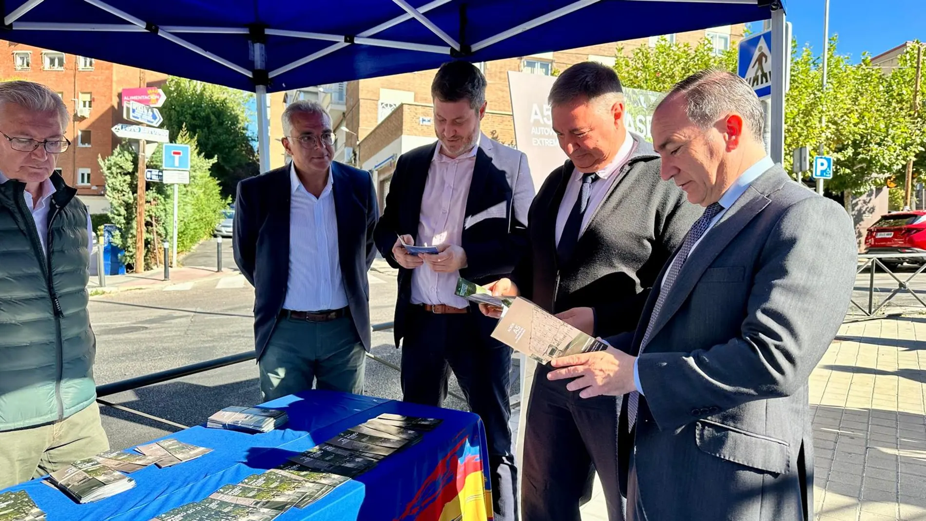 Borja Carabante, acompañado de Carlos Izquierdo, José Antonio Sánchez y el presidente del PP de Latina, Alberto González