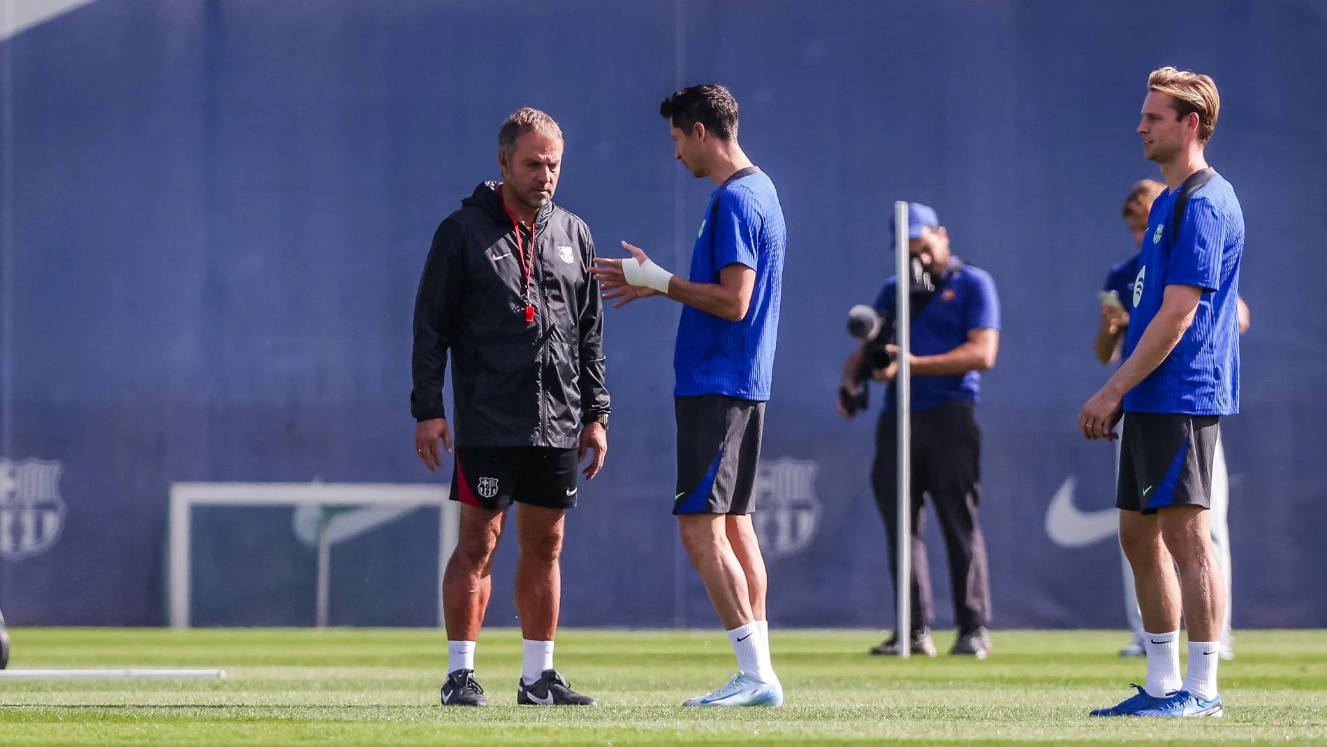Hansi Flick, head coach and Robert Lewandowski during the training day of FC Barcelona ahead UEFA Champions League, football match against BSC Young Boys at Ciudad Esportiva Joan Gamper on September 30, 2024 in Sant Joan Despi, Barcelona, Spain. AFP7 30/09/2024 ONLY FOR USE IN SPAIN